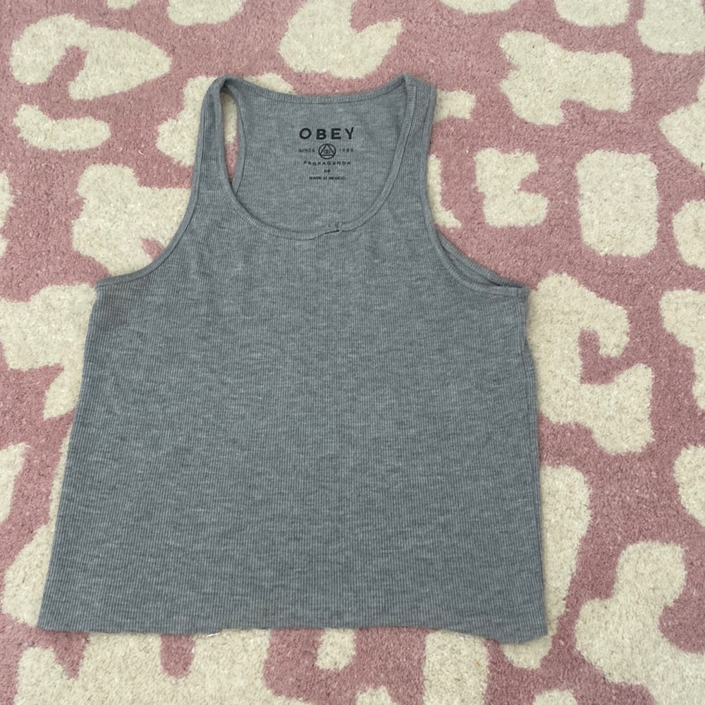 Cute little gray tank top! Too small for me anymore!